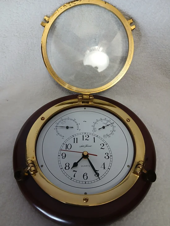 Seth Thomas Meridian Porthole Hand-polished Brass Wall Clock. - Picture 2 of 5